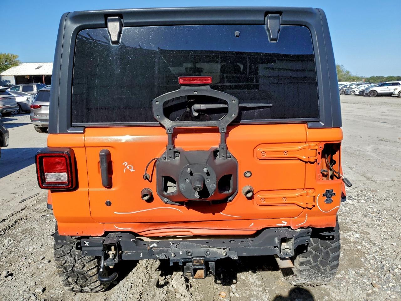 2018 JEEP WRANGLER UNLIMITED SAHARA photo 6