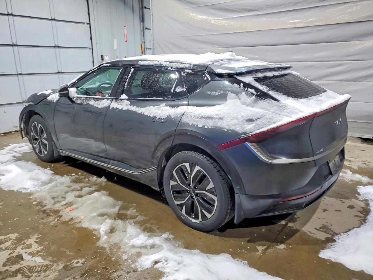 2022 KIA EV6 LIGHT photo 2