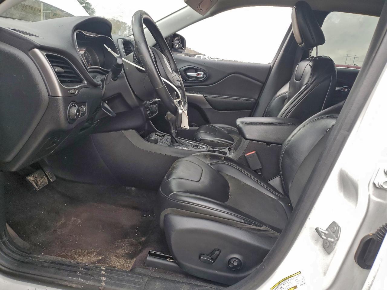 2019 JEEP CHEROKEE LATITUDE PLUS photo 19