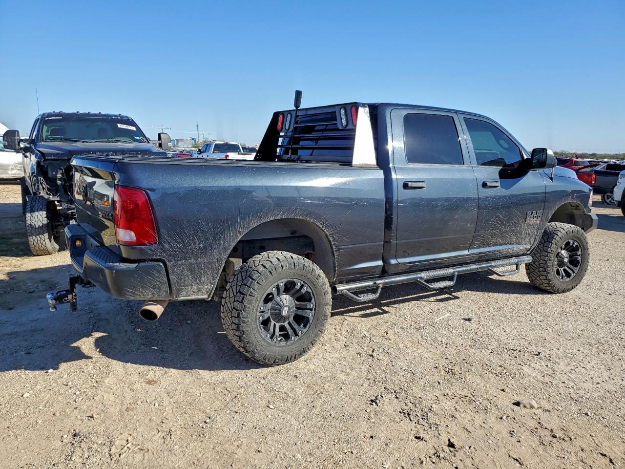 2016 RAM 2500 ST photo 3