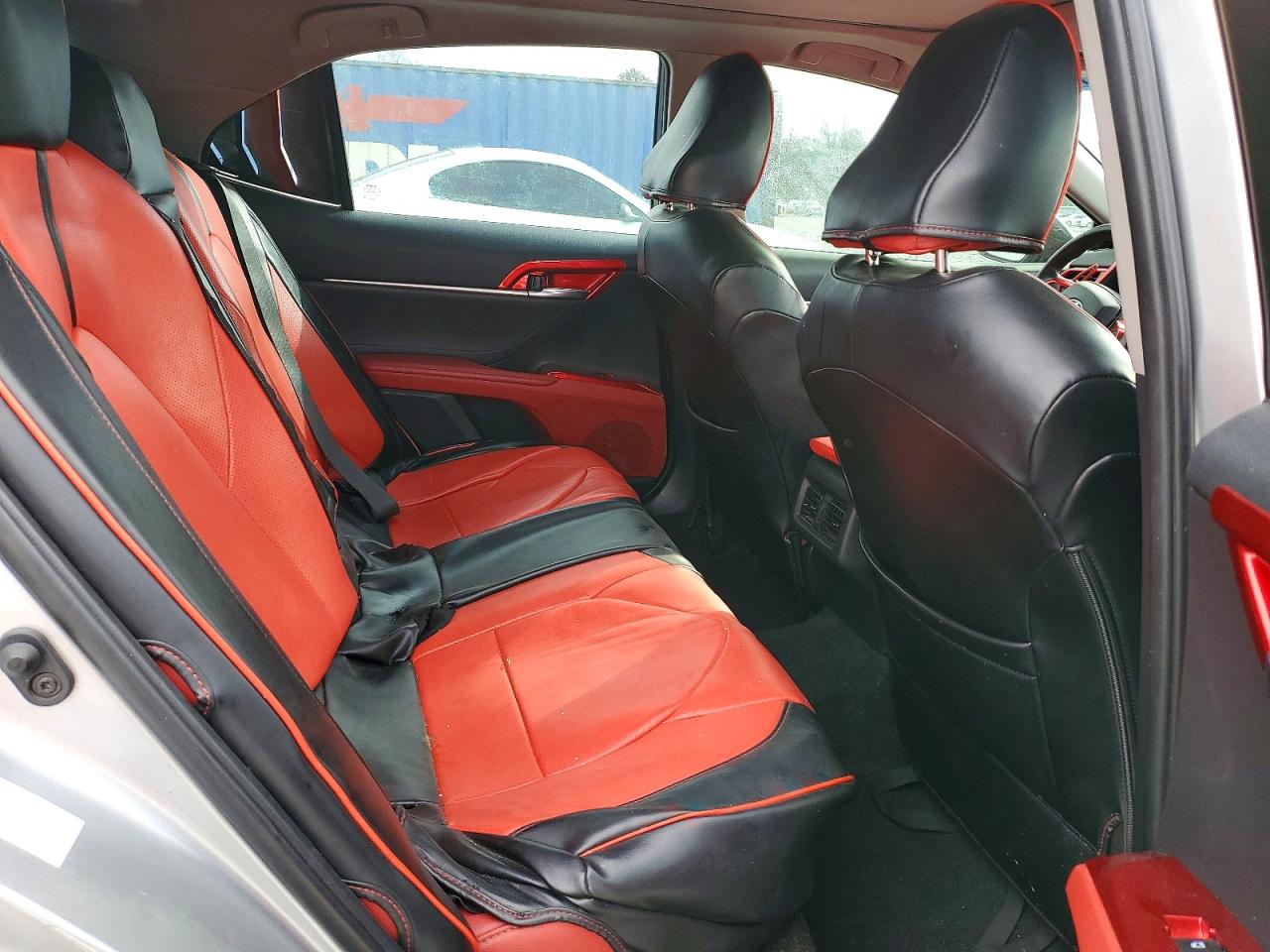 2018 TOYOTA CAMRY XSE photo 19