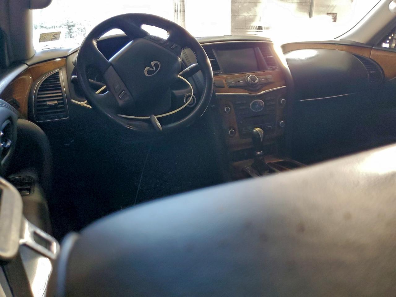 2011 INFINITI QX56 photo 8