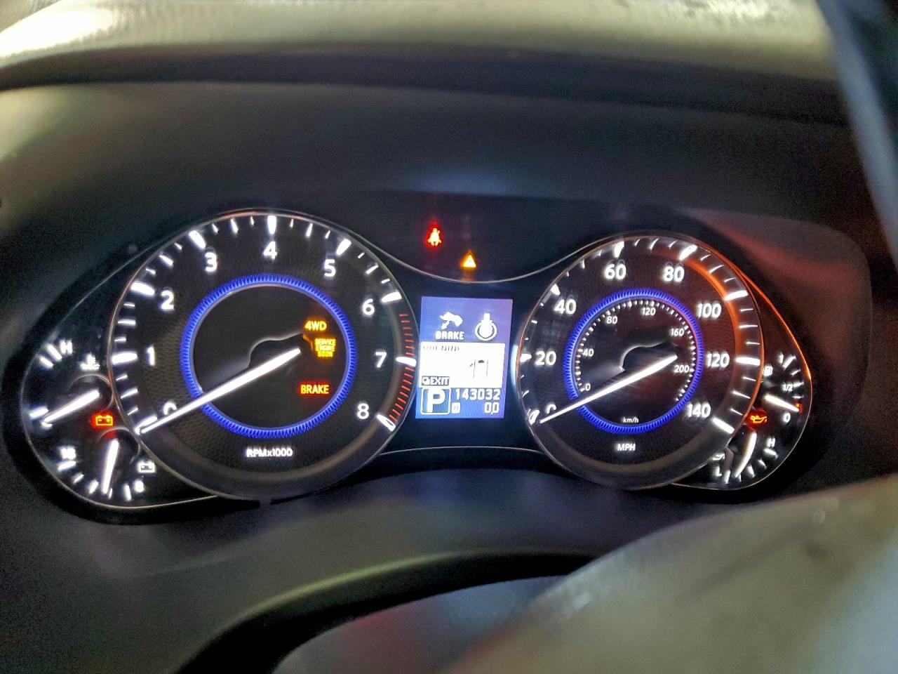 2011 INFINITI QX56 photo 9