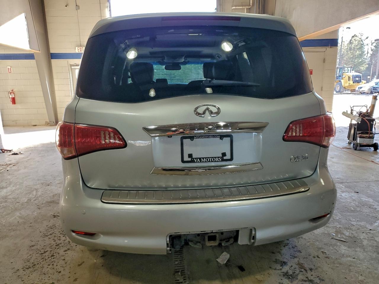 2011 INFINITI QX56 photo 6