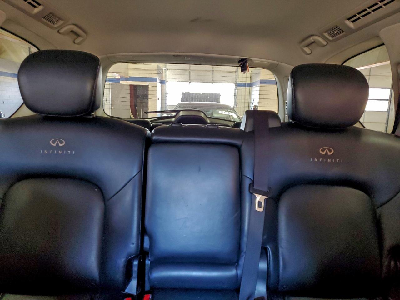 2011 INFINITI QX56 photo 10