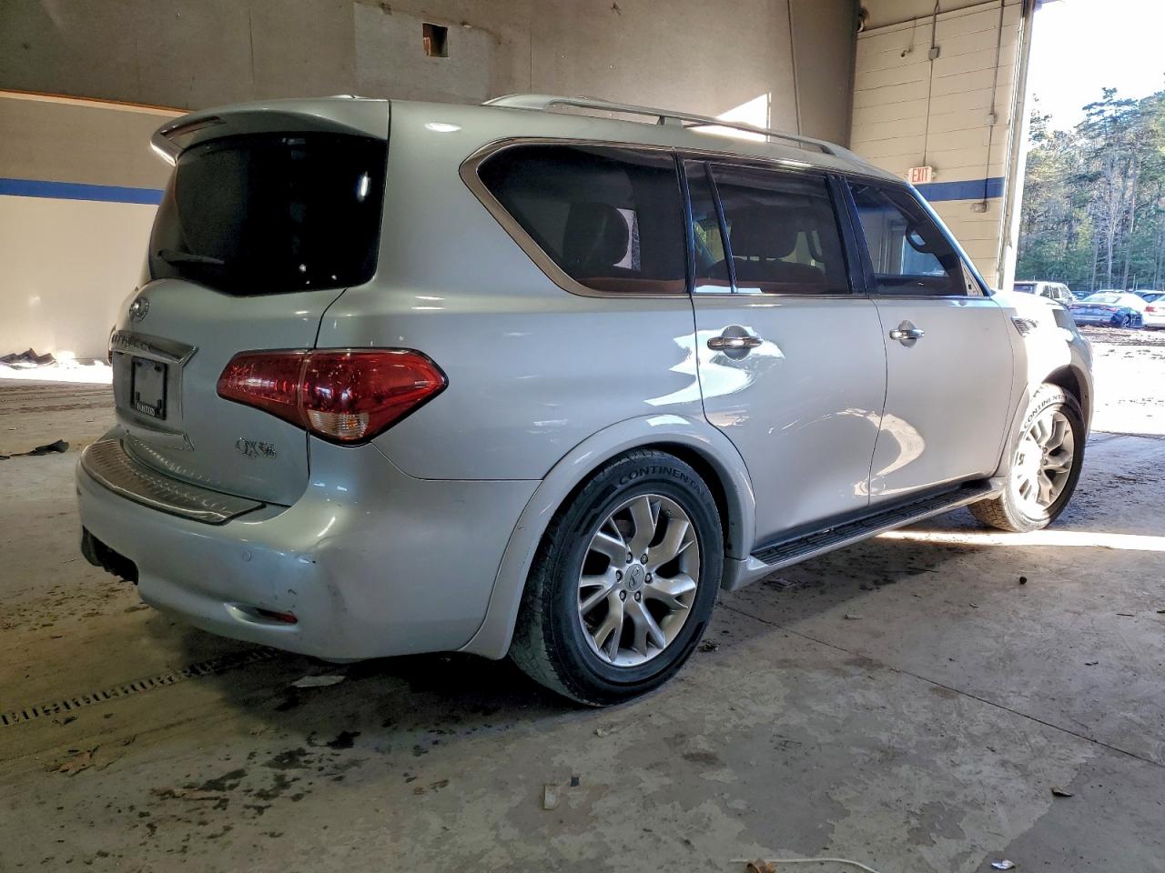 2011 INFINITI QX56 photo 3
