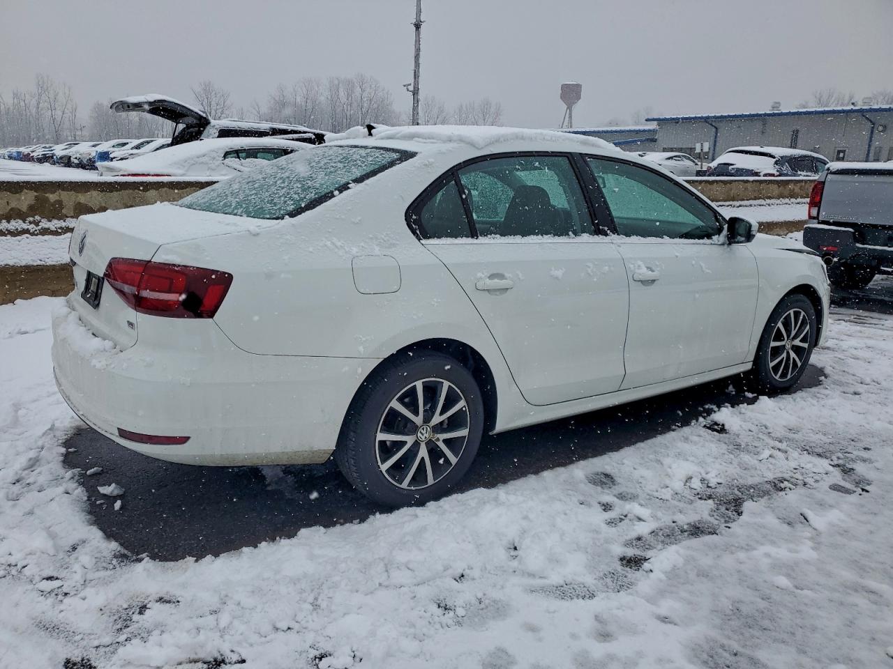 2018 VOLKSWAGEN JETTA SE photo 3