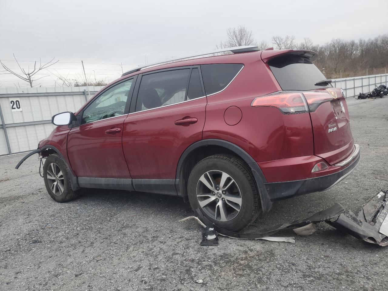 2018 TOYOTA RAV4 photo 2