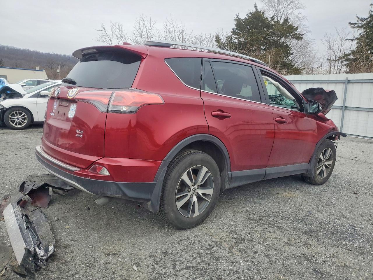 2018 TOYOTA RAV4 photo 3