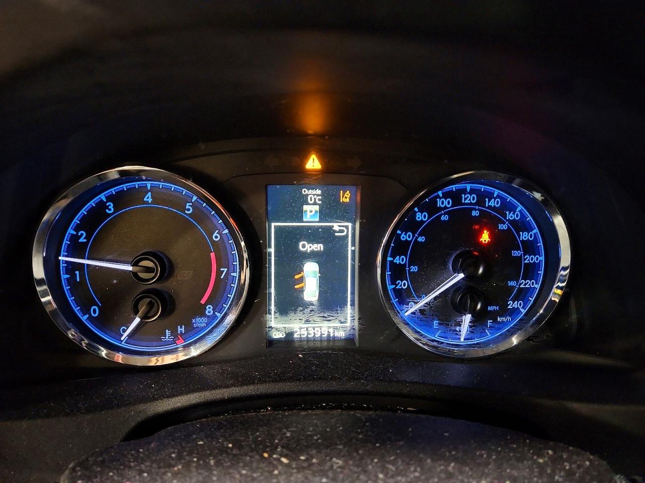 2018 TOYOTA COROLLA L photo 9