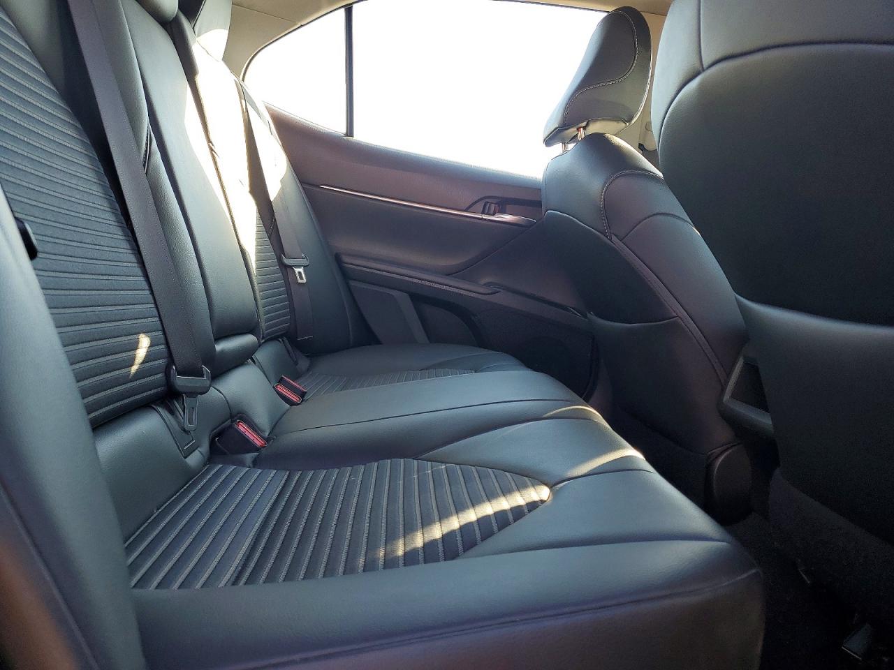 2019 TOYOTA CAMRY L photo 10