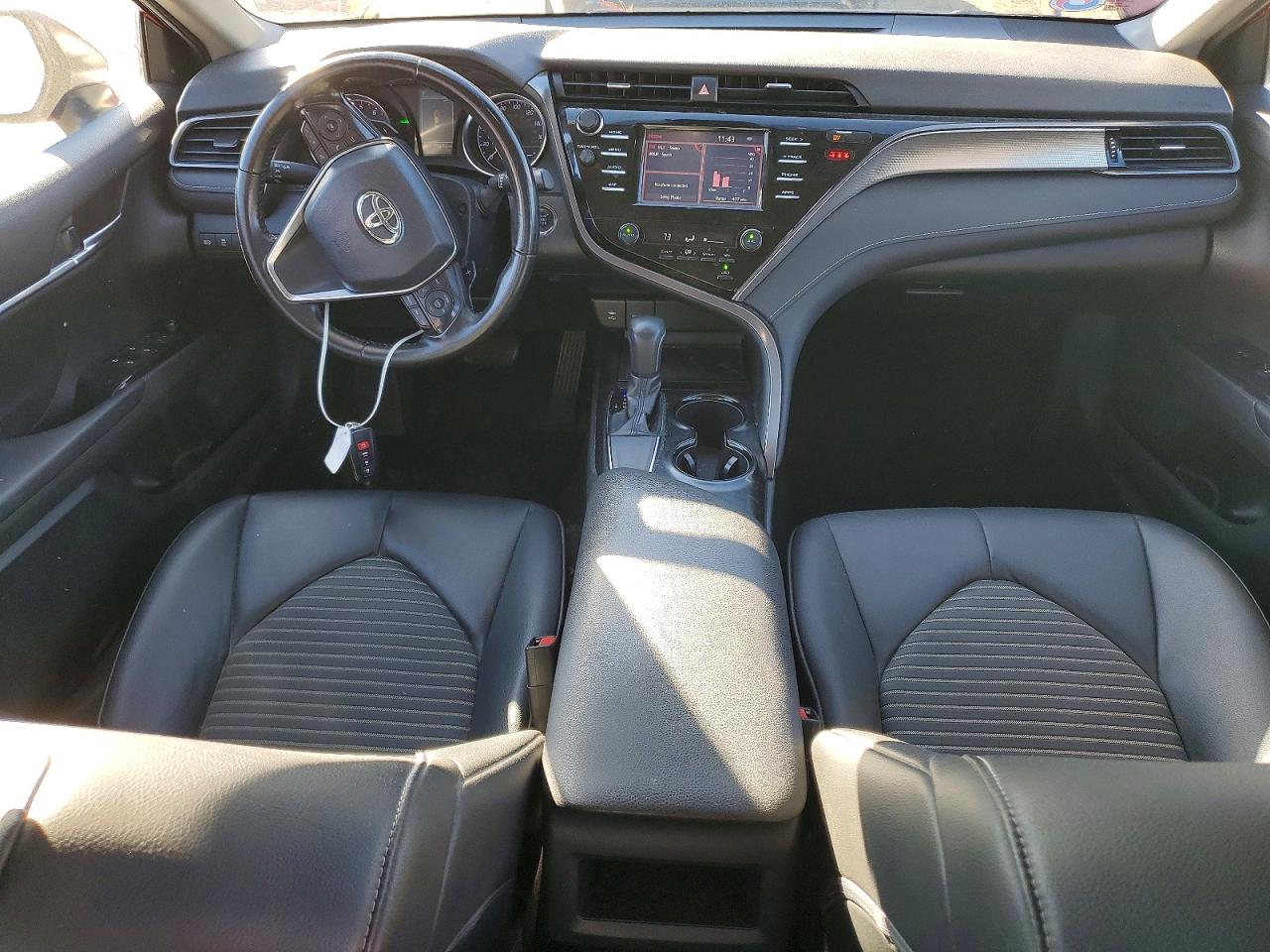 2019 TOYOTA CAMRY L photo 8