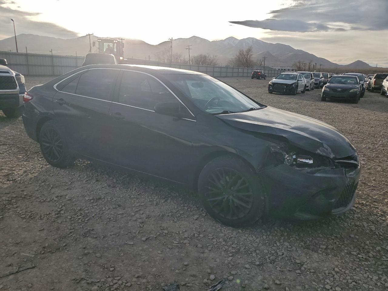 2017 TOYOTA CAMRY LE photo 4
