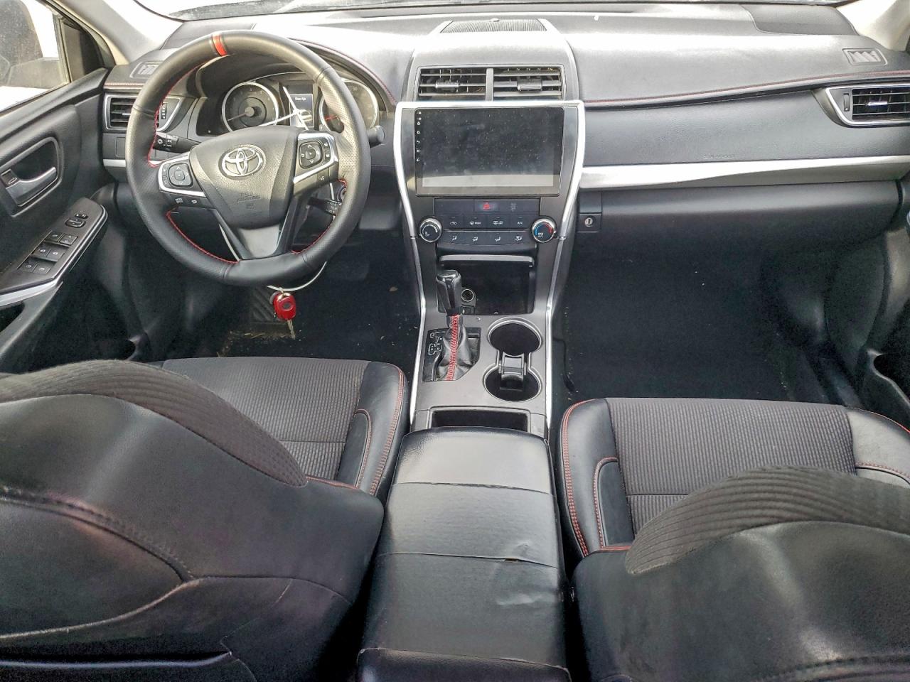 2017 TOYOTA CAMRY LE photo 8