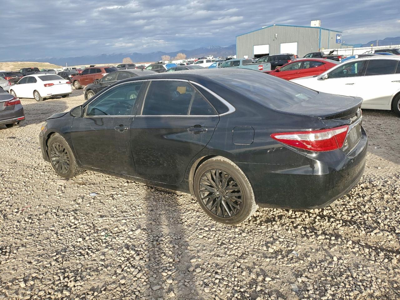 2017 TOYOTA CAMRY LE photo 2