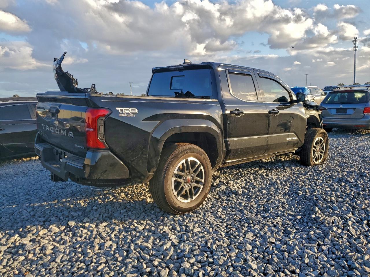 2025 TOYOTA TACOMA DOUBLE CAB photo 3