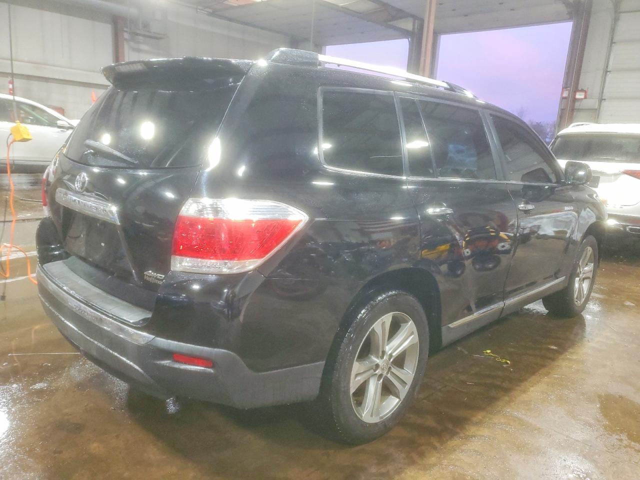 2011 TOYOTA HIGHLANDER LIMITED photo 5