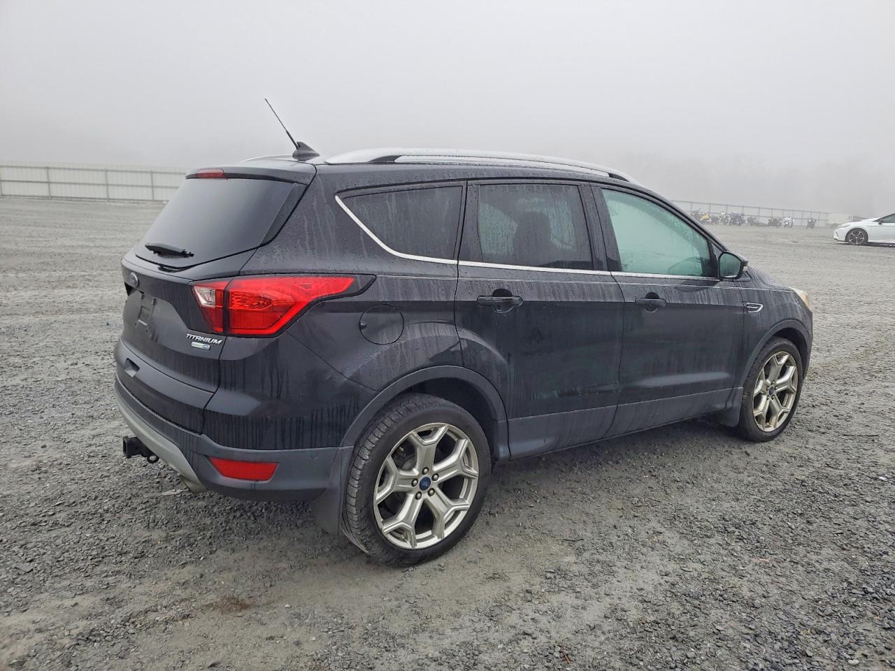 2019 FORD ESCAPE TITANIUM photo 3
