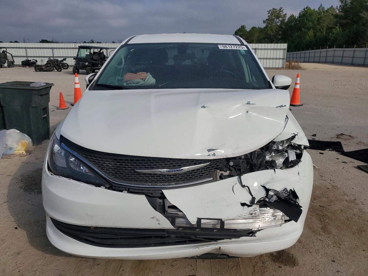 2020 CHRYSLER VOYAGER LX photo 9