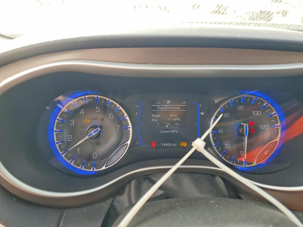 2020 CHRYSLER VOYAGER LX photo 17