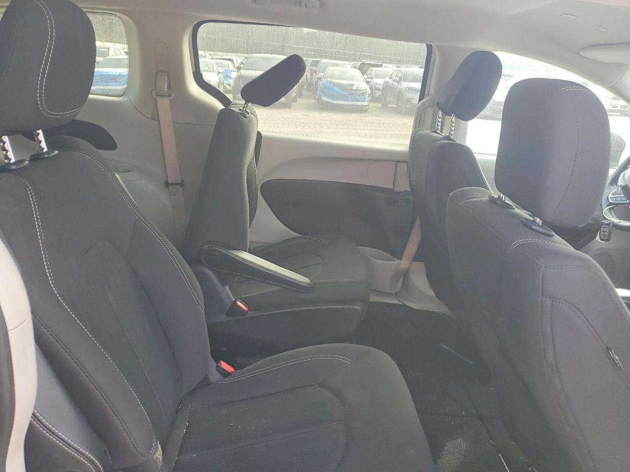 2020 CHRYSLER VOYAGER LX photo 21