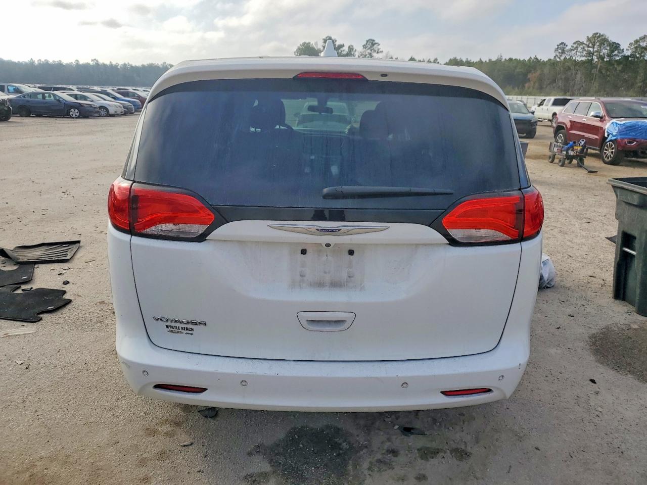 2020 CHRYSLER VOYAGER LX photo 11