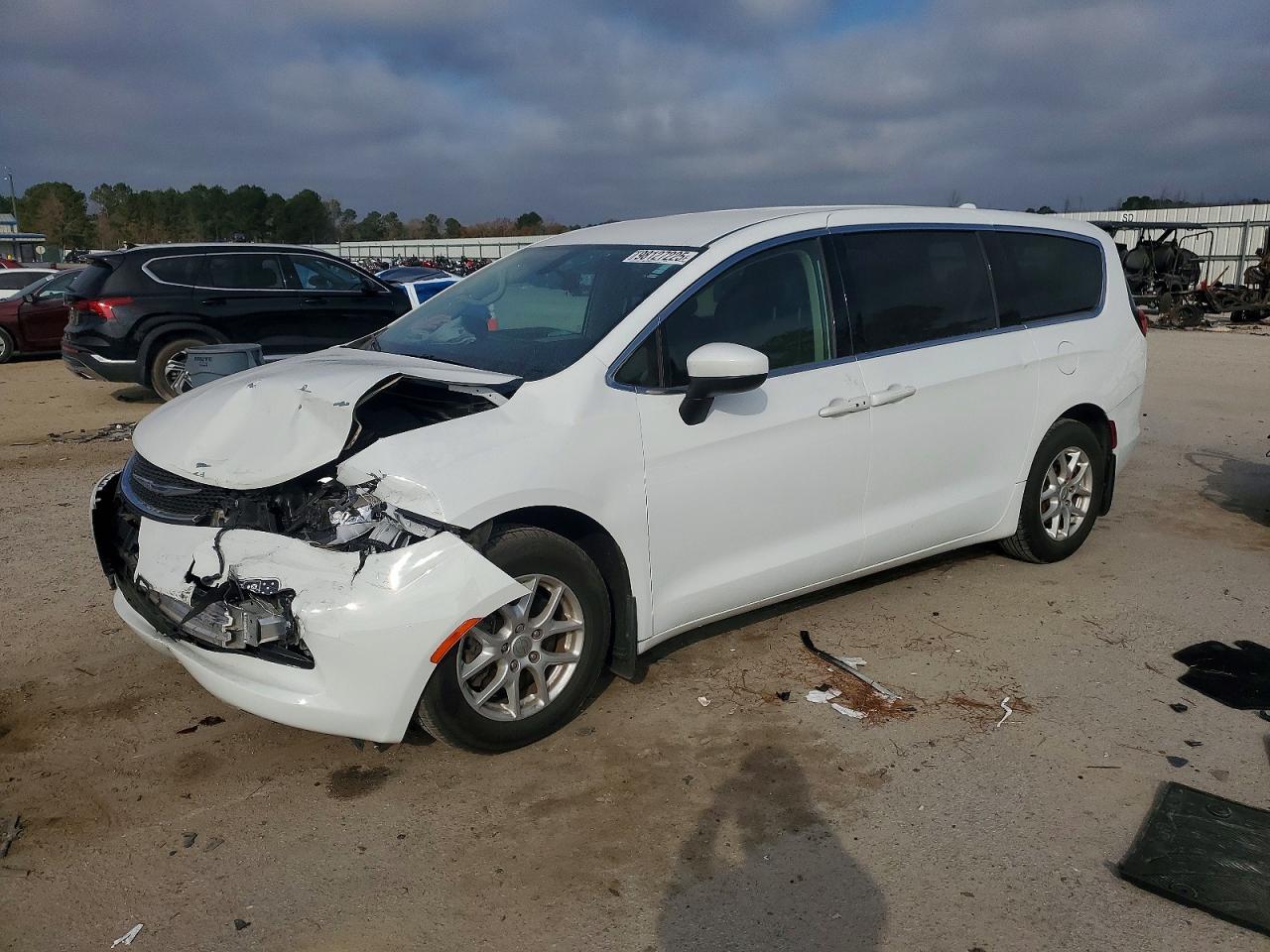 2020 CHRYSLER VOYAGER