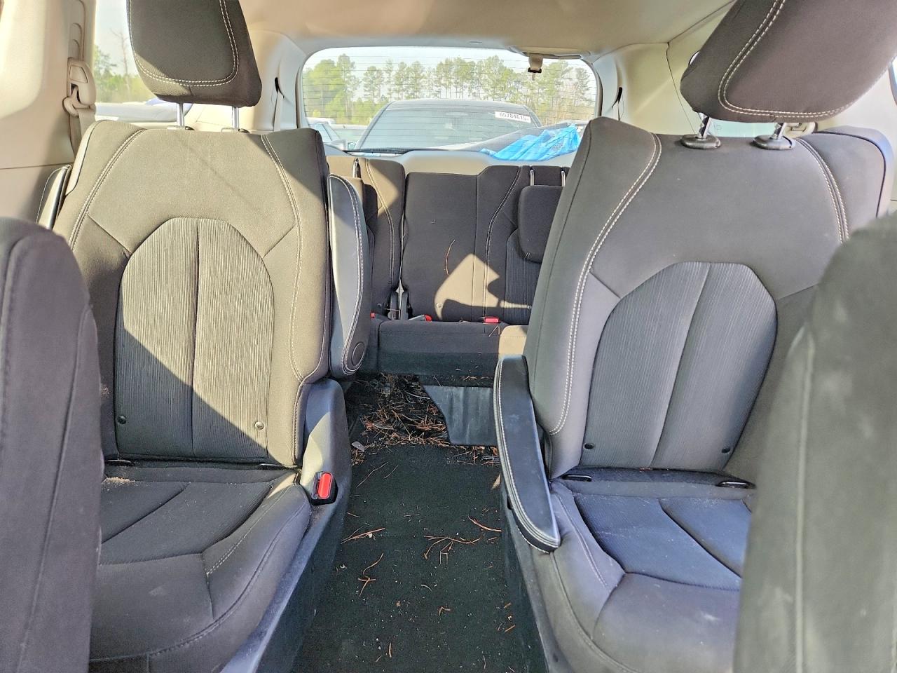 2020 CHRYSLER VOYAGER LX photo 19