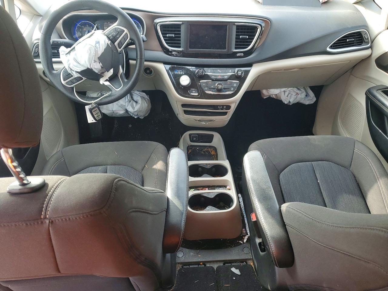 2020 CHRYSLER VOYAGER LX photo 15