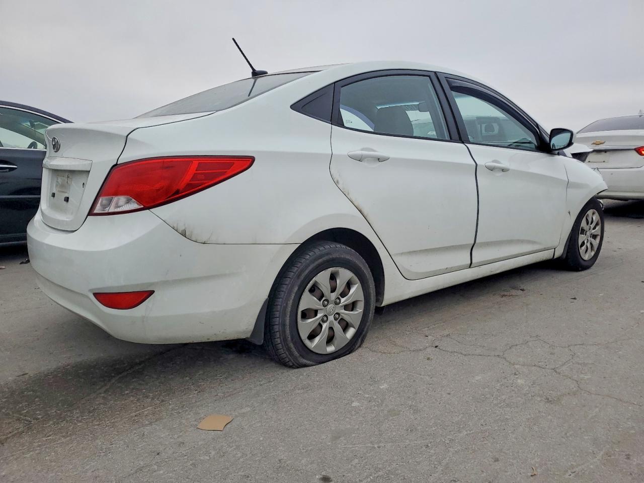 2015 HYUNDAI ACCENT GLS photo 3