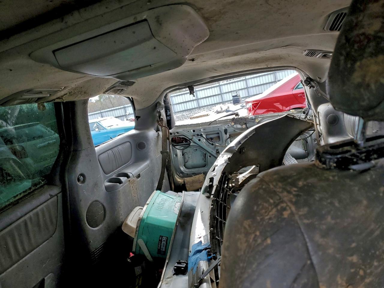 2004 TOYOTA SIENNA XLE photo 10