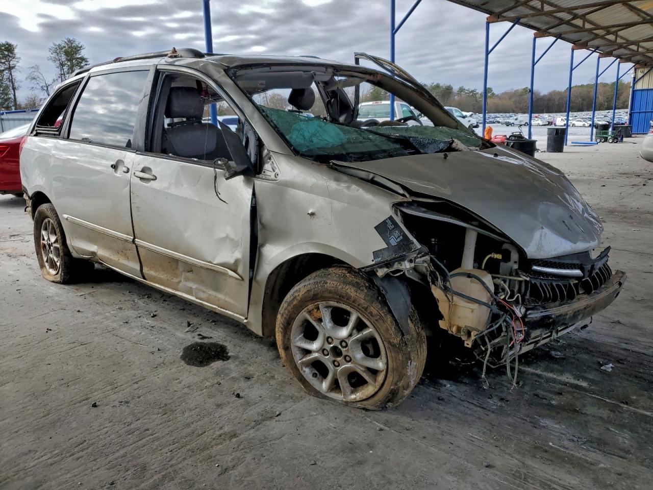 2004 TOYOTA SIENNA XLE photo 4