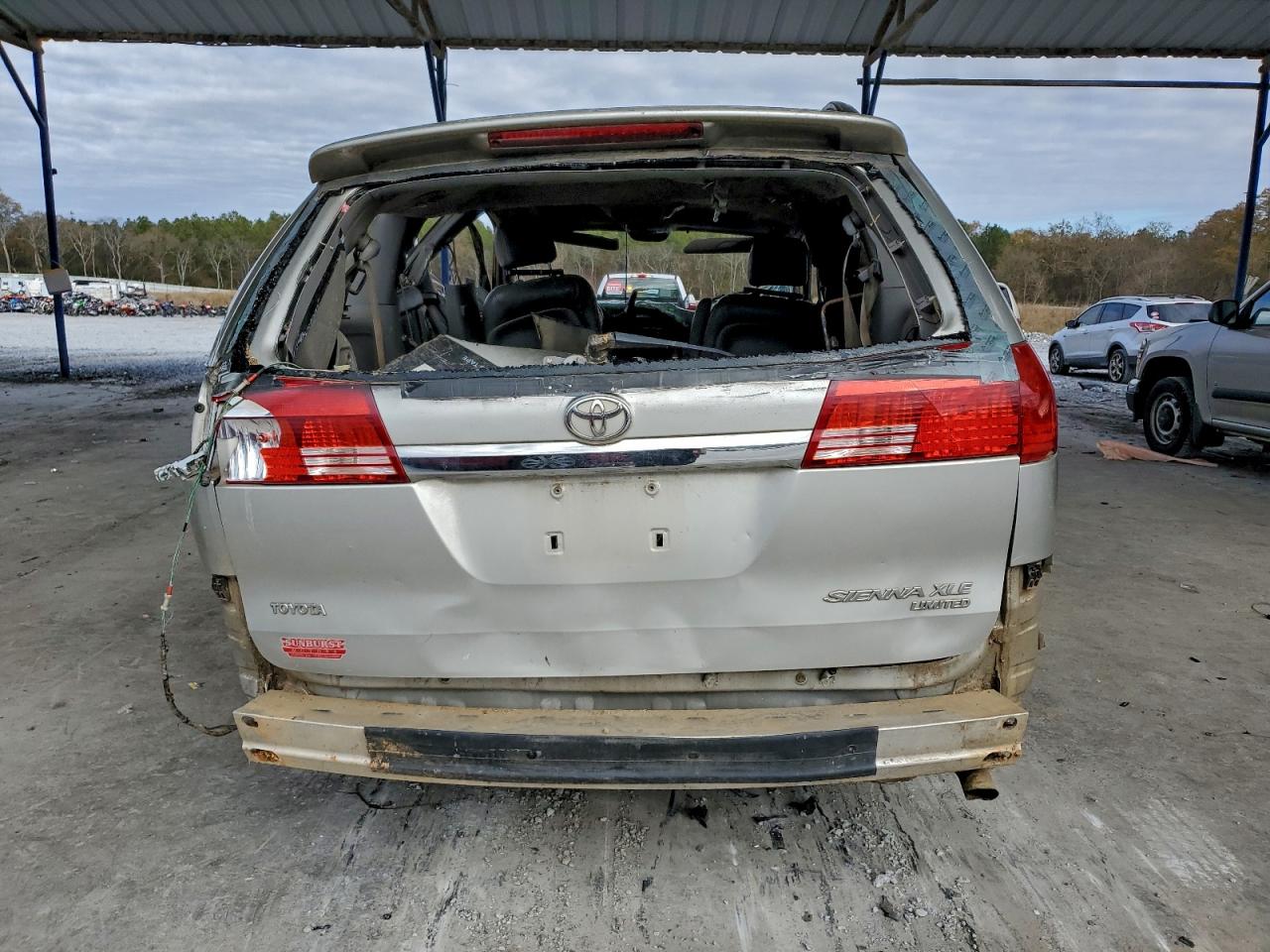2004 TOYOTA SIENNA XLE photo 6