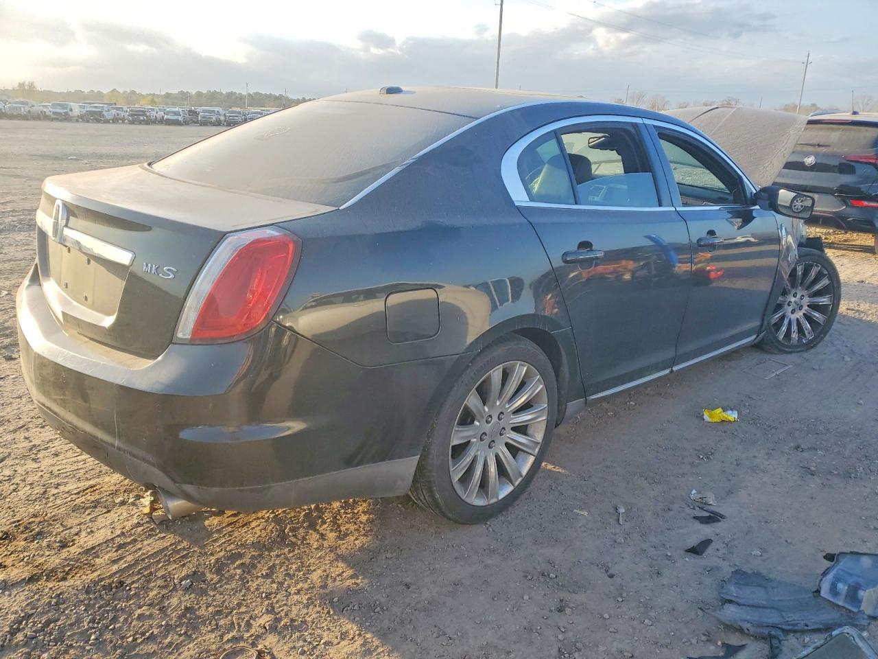2010 LINCOLN MKS photo 3