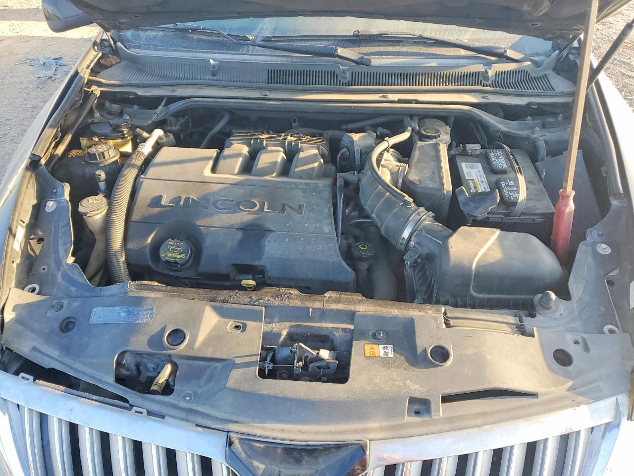 2010 LINCOLN MKS photo 11