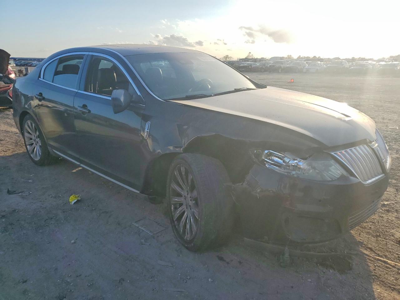 2010 LINCOLN MKS photo 4