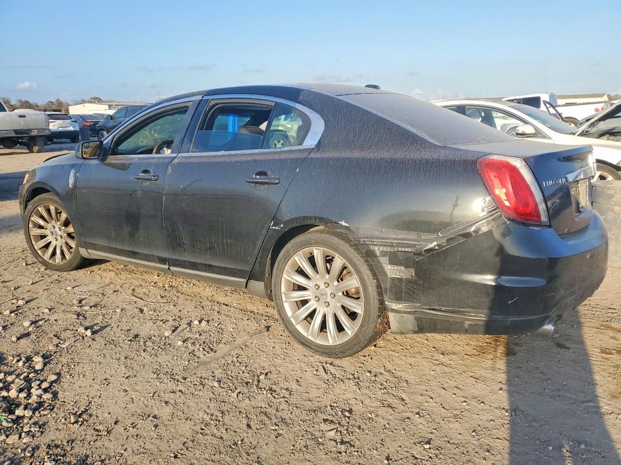 2010 LINCOLN MKS photo 2