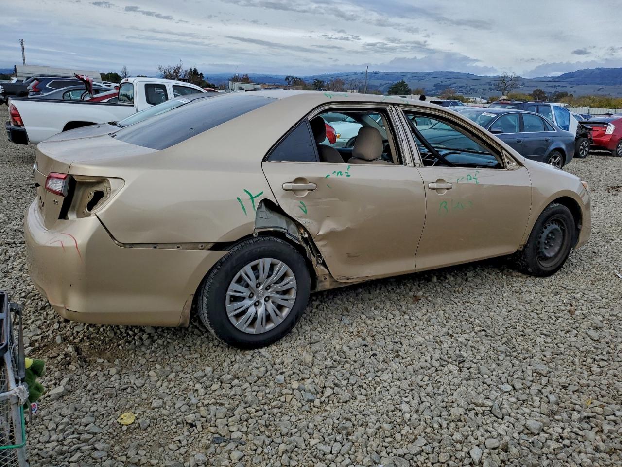 2012 TOYOTA CAMRY BASE photo 3