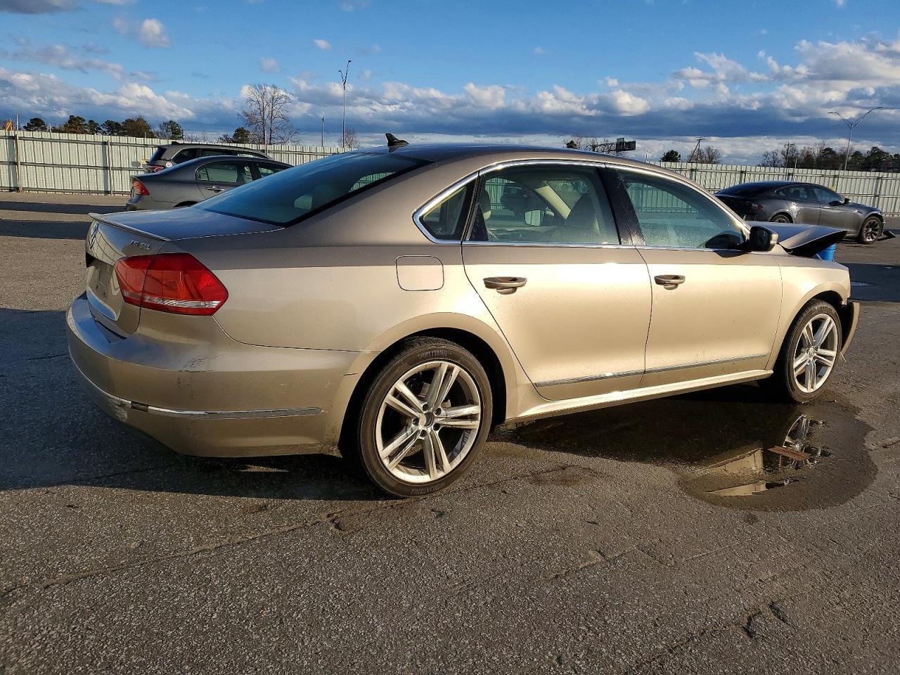2015 VOLKSWAGEN PASSAT SEL photo 5