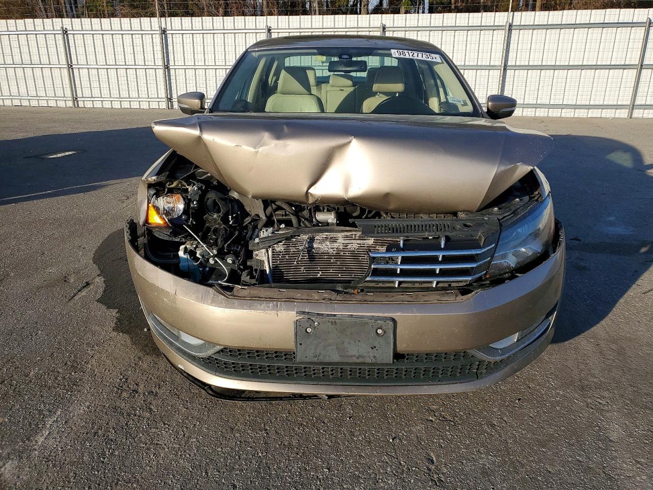 2015 VOLKSWAGEN PASSAT SEL photo 9