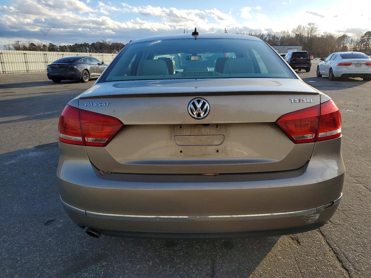 2015 VOLKSWAGEN PASSAT SEL photo 11