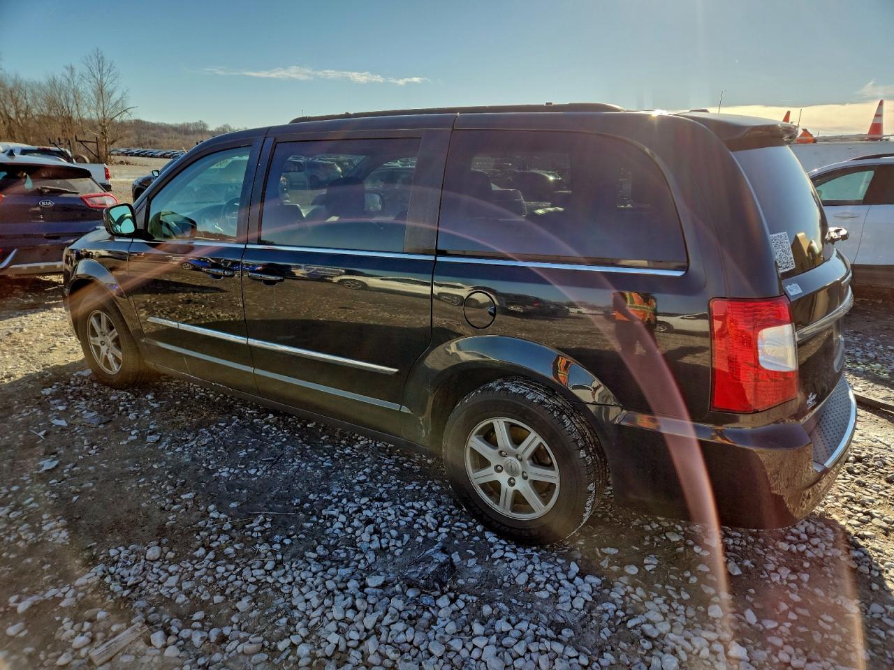 2012 CHRYSLER TOWN & COUNTRY TOURING photo 2