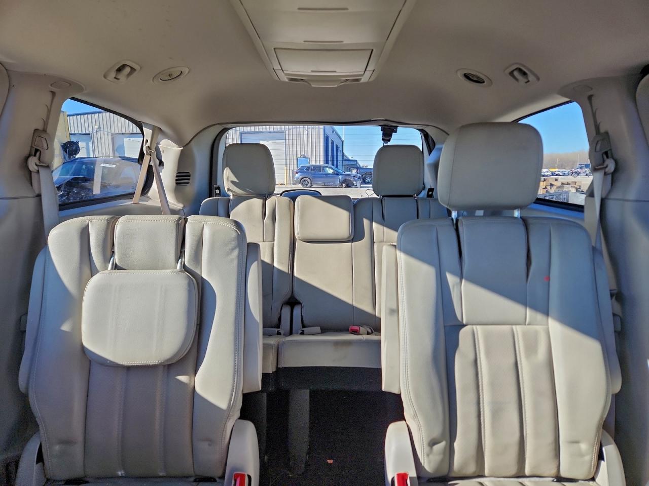 2012 CHRYSLER TOWN & COUNTRY TOURING photo 10