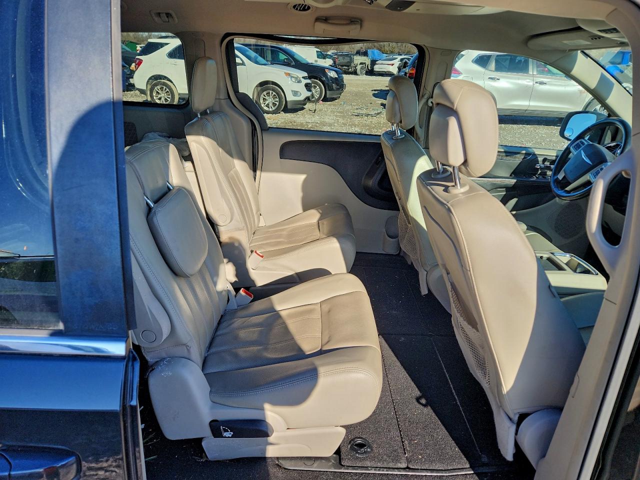 2012 CHRYSLER TOWN & COUNTRY TOURING photo 11