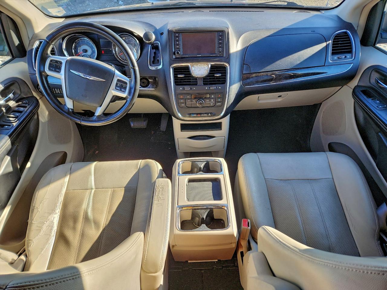 2012 CHRYSLER TOWN & COUNTRY TOURING photo 8