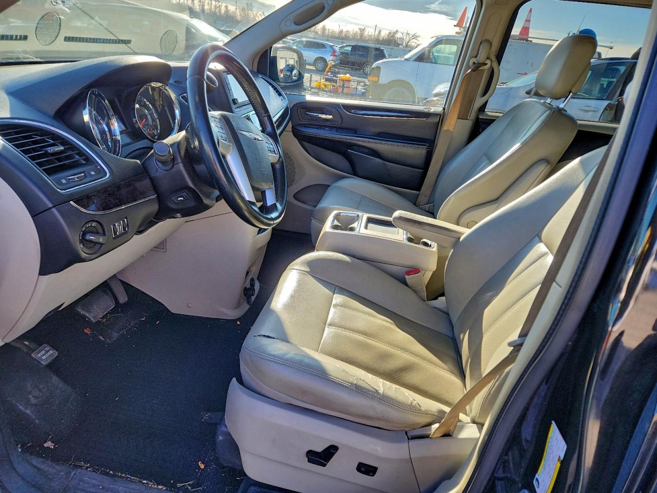 2012 CHRYSLER TOWN & COUNTRY TOURING photo 7