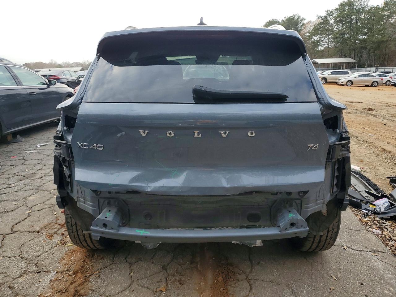 2021 VOLVO XC40 T4 MOMENTUM photo 6