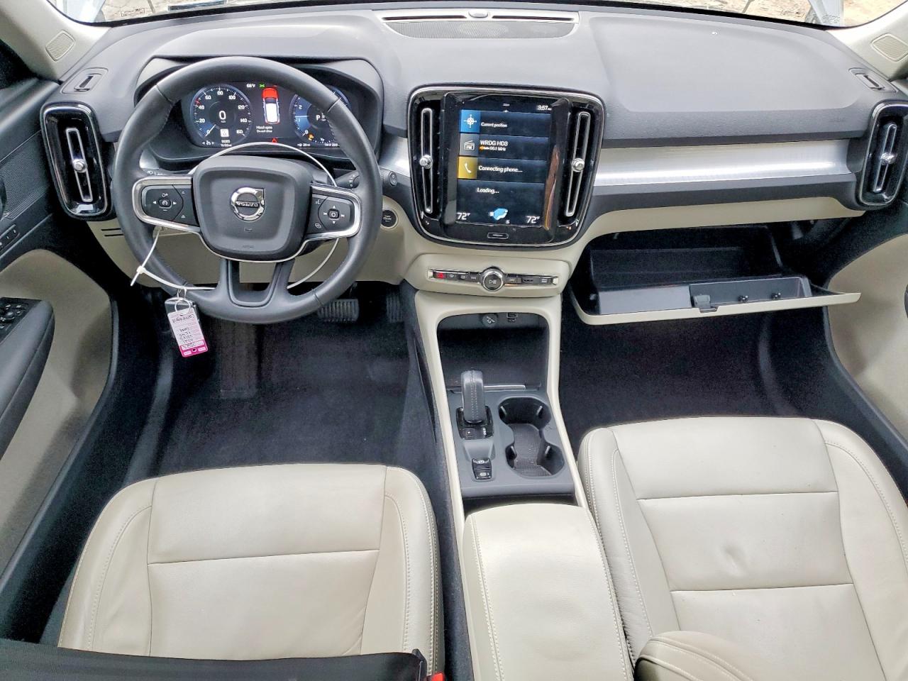 2021 VOLVO XC40 T4 MOMENTUM photo 8