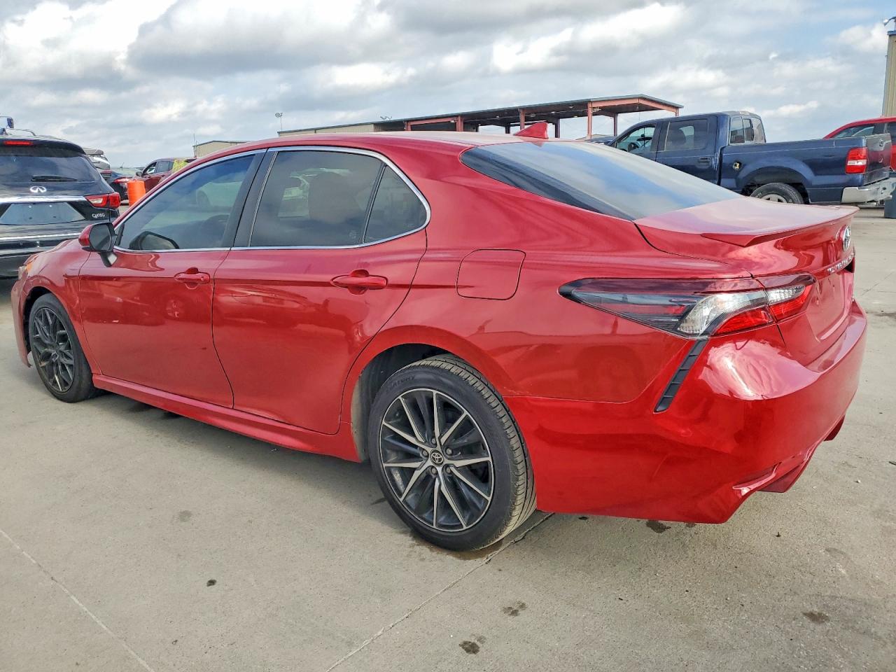 2021 TOYOTA CAMRY SE photo 2