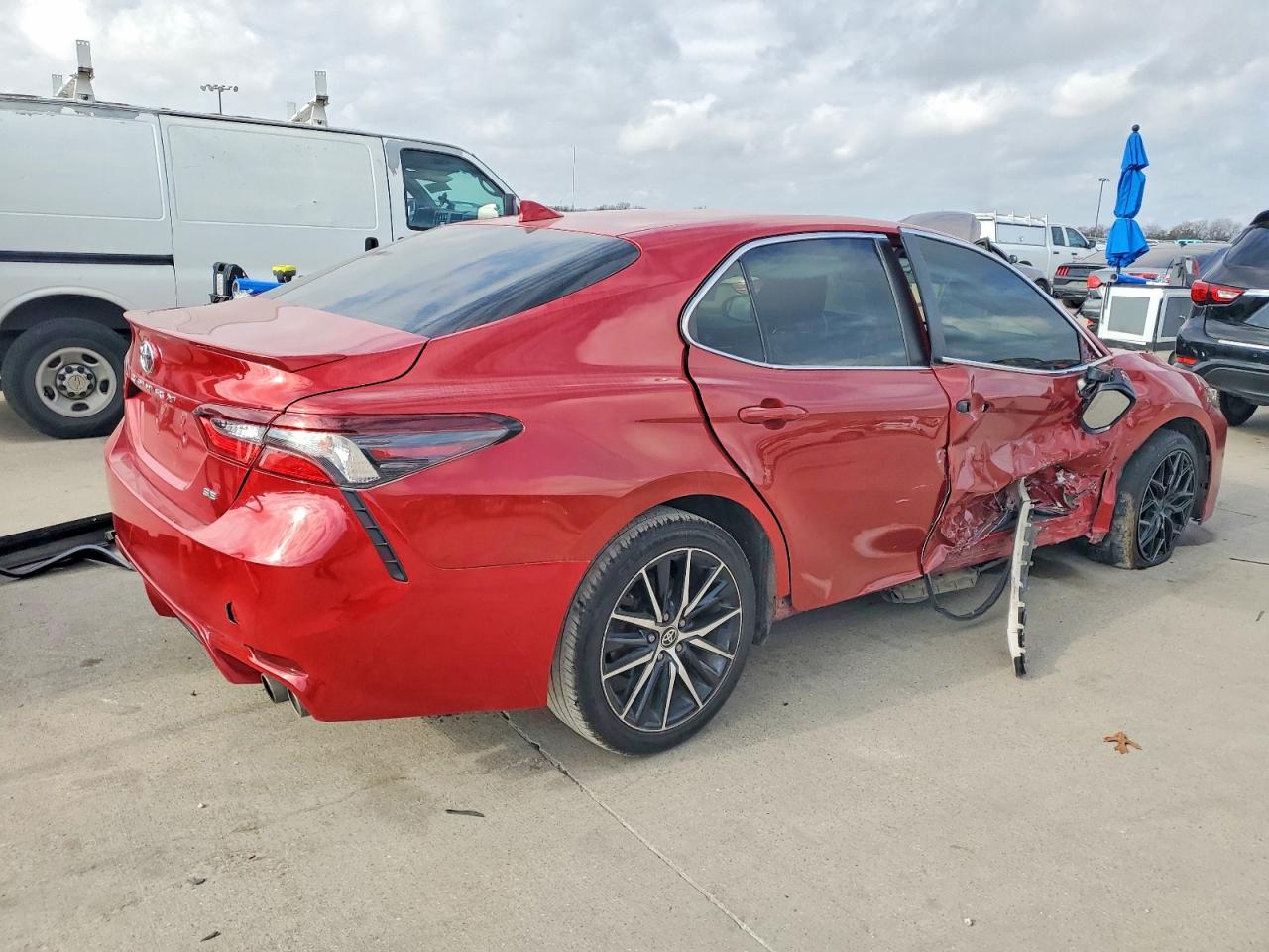 2021 TOYOTA CAMRY SE photo 3